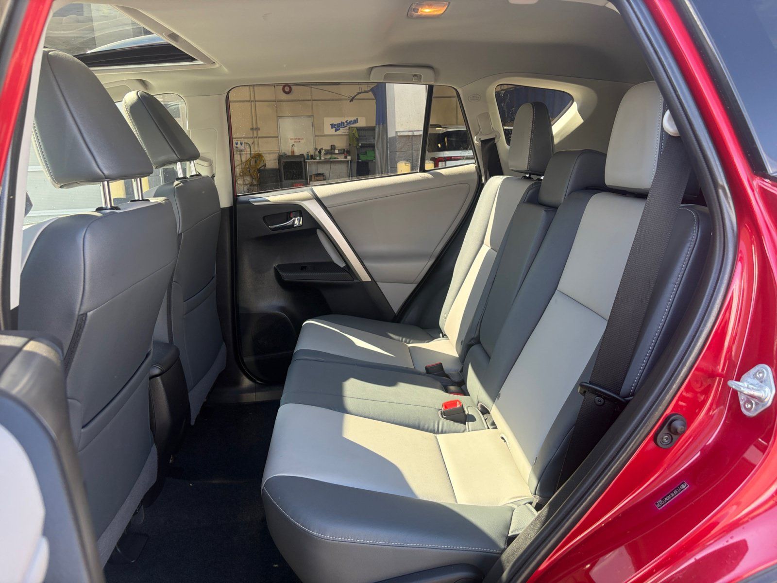 Used 2013 Toyota RAV4 Limited AWD/4WD image 19
