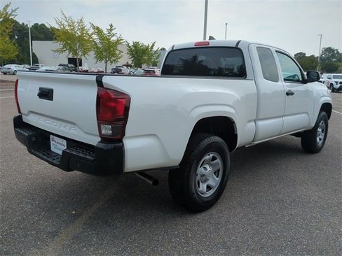 Used 2019 Toyota Tacoma SR image 4