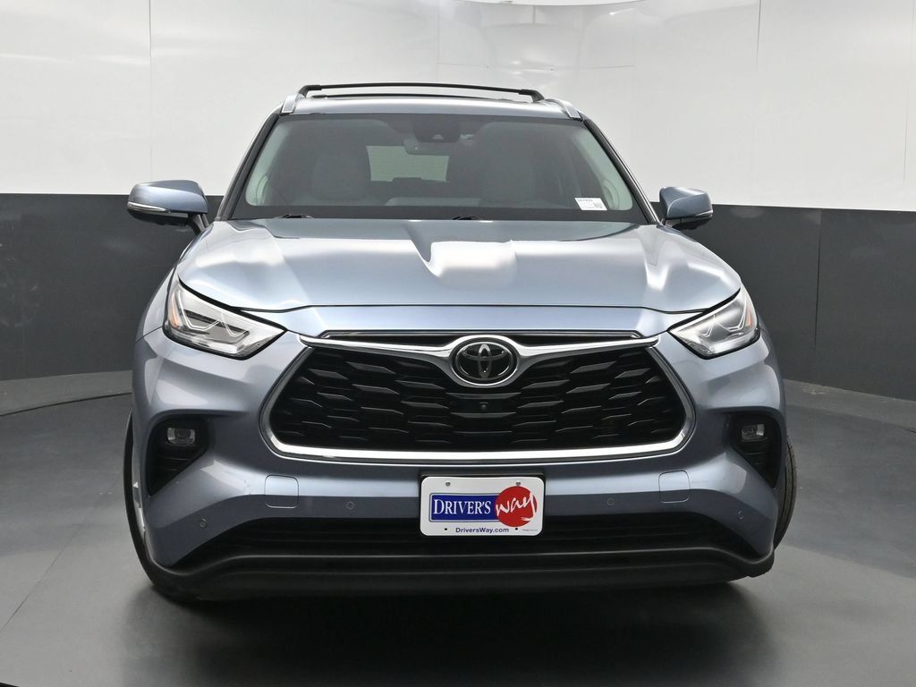 Used 2024 Toyota Highlander Limited FWD image 43