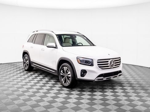 Certified 2025 Mercedes-Benz GLB 250 4MATIC image 8