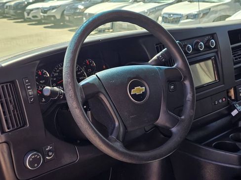 Used 2014 Chevrolet Express 2500 Extended RWD image 17
