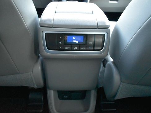 Used 2016 Toyota Highlander Limited FWD image 41