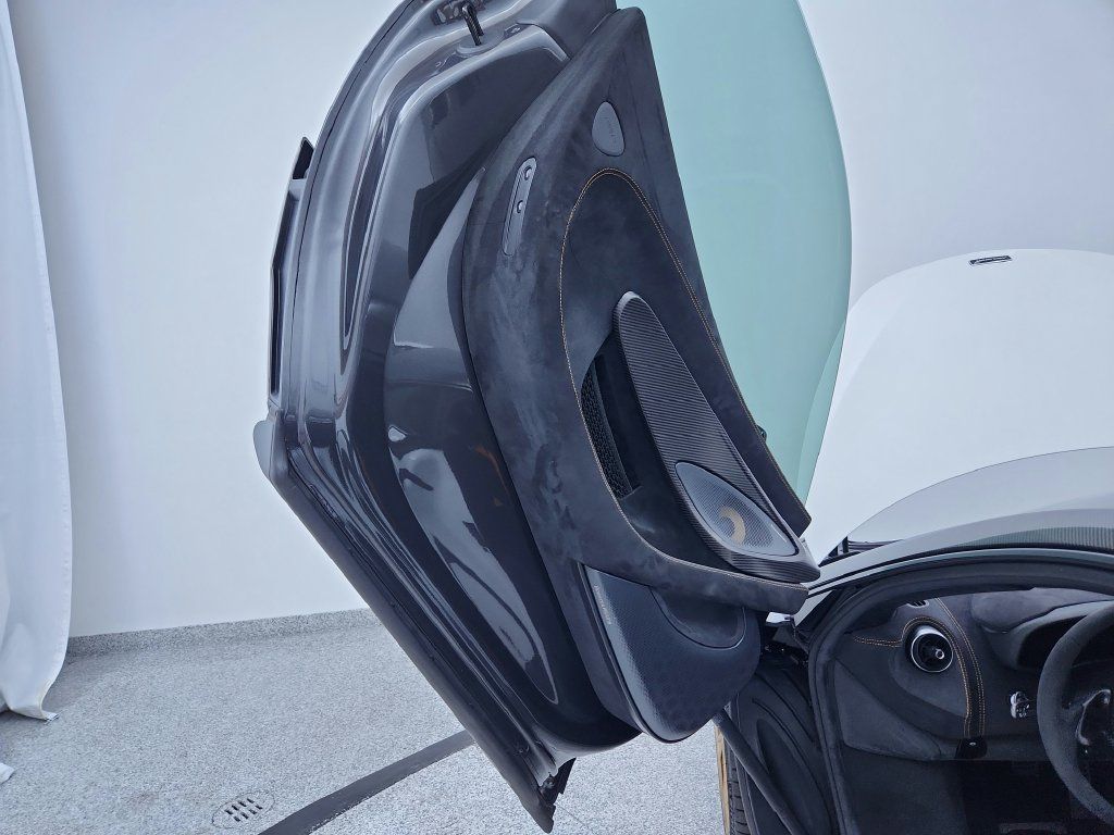 Used 2019 McLaren 600LT RWD image 24