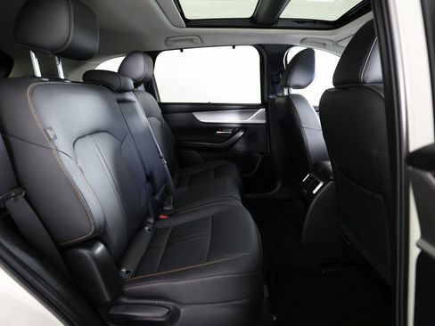 Used 2025 MAZDA CX-70 Plug-In Hybrid w/ Premium Pkg image 11