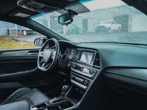 Used 2018 Hyundai Sonata Sport image 10