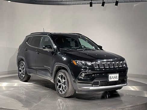 Used 2025 Jeep Compass Limited AWD/4WD image 36