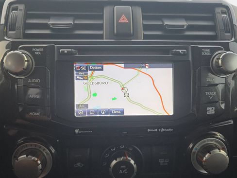 Used 2018 Toyota 4Runner TRD Off-Road Premium AWD/4WD image 21