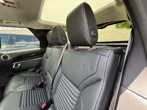 Used 2024 Land Rover Discovery S AWD/4WD image 35