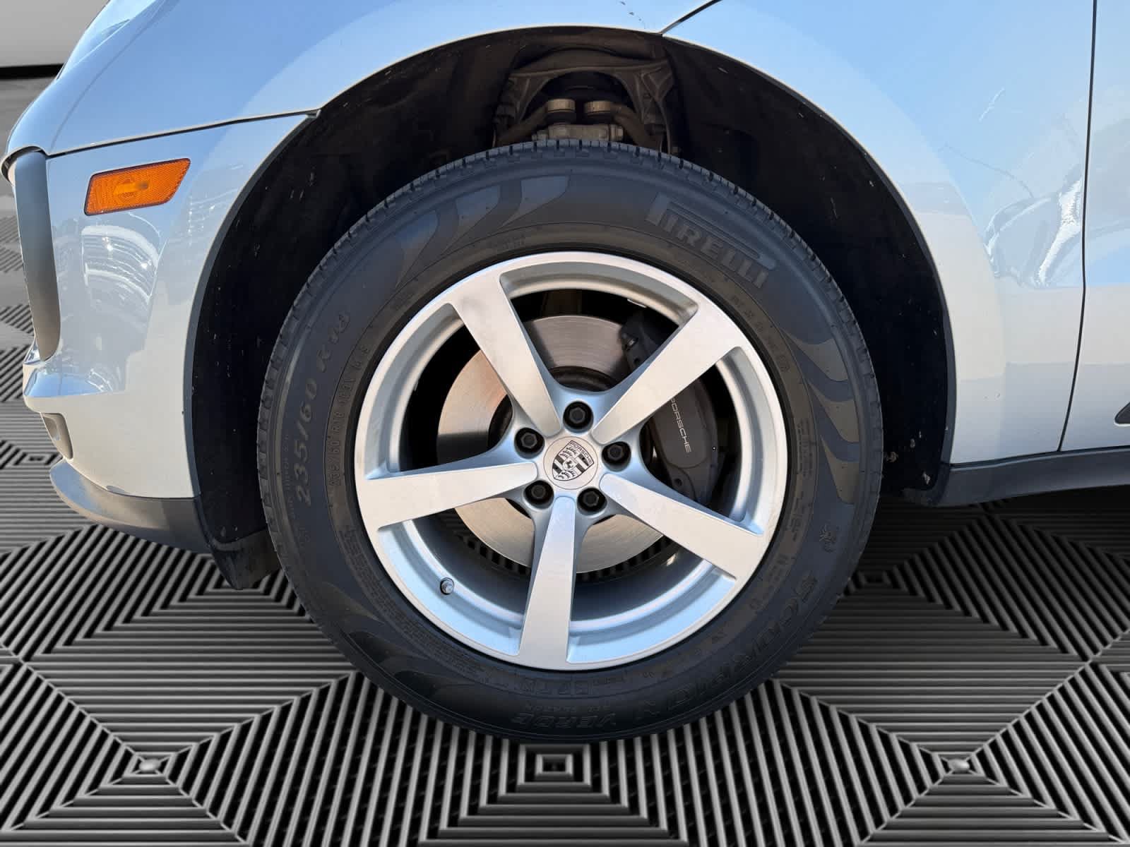 Used 2020 Porsche Macan AWD/4WD image 9