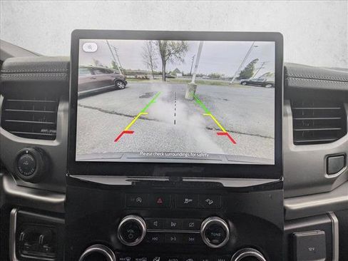 Used 2024 Ford Expedition XLT image 12