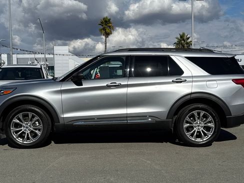 Used 2022 Ford Explorer XLT w/ Equipment Group 202A image 7