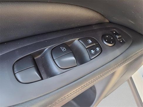 Used 2020 Nissan Pathfinder S image 18