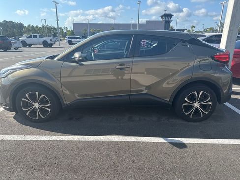 Used 2021 Toyota C-HR LE FWD image 4