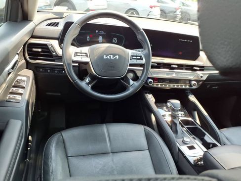 Used 2024 Kia Telluride EX w/ EX Captain's Chair Package FWD image 4