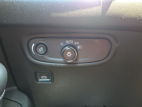 Used 2022 GMC Terrain SLE w/ Driver Convenience Package FWD image 27