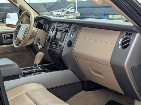 Used 2013 Ford Expedition XLT image 24