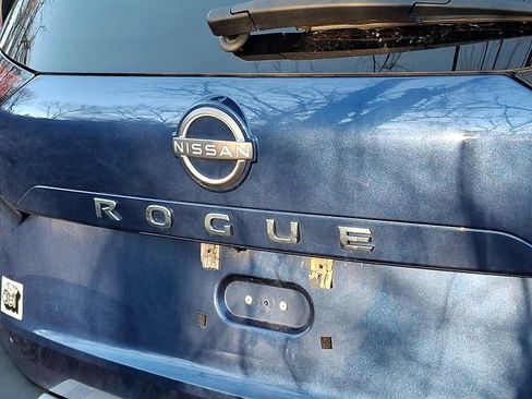 Used 2023 Nissan Rogue SV image 9