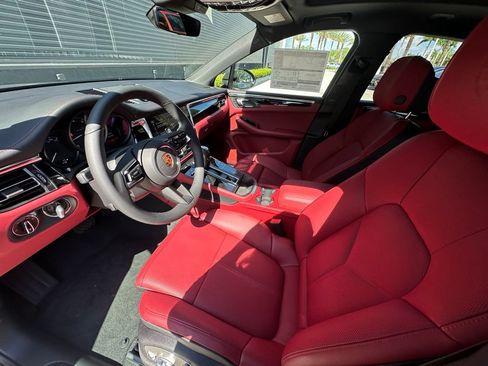 Used 2026 Porsche Macan AWD/4WD image 4
