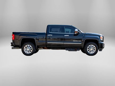 Used 2019 GMC Sierra 2500 Denali w/ Duramax Plus Package image 2