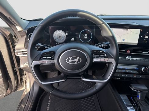 Used 2024 Hyundai Elantra SEL w/ Convenience Package FWD image 10