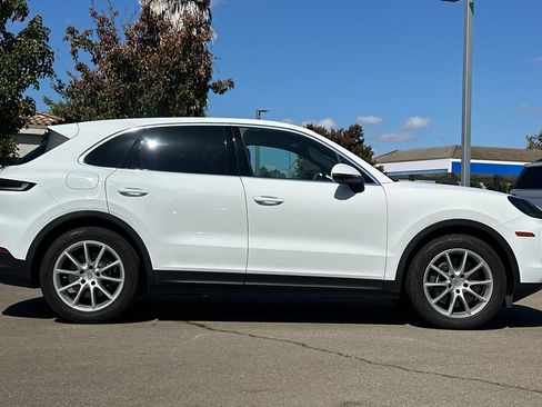 Used 2024 Porsche Cayenne AWD/4WD image 3