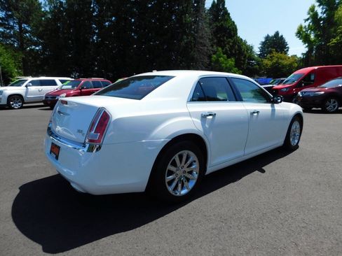 Used 2013 Chrysler 300 C RWD image 2