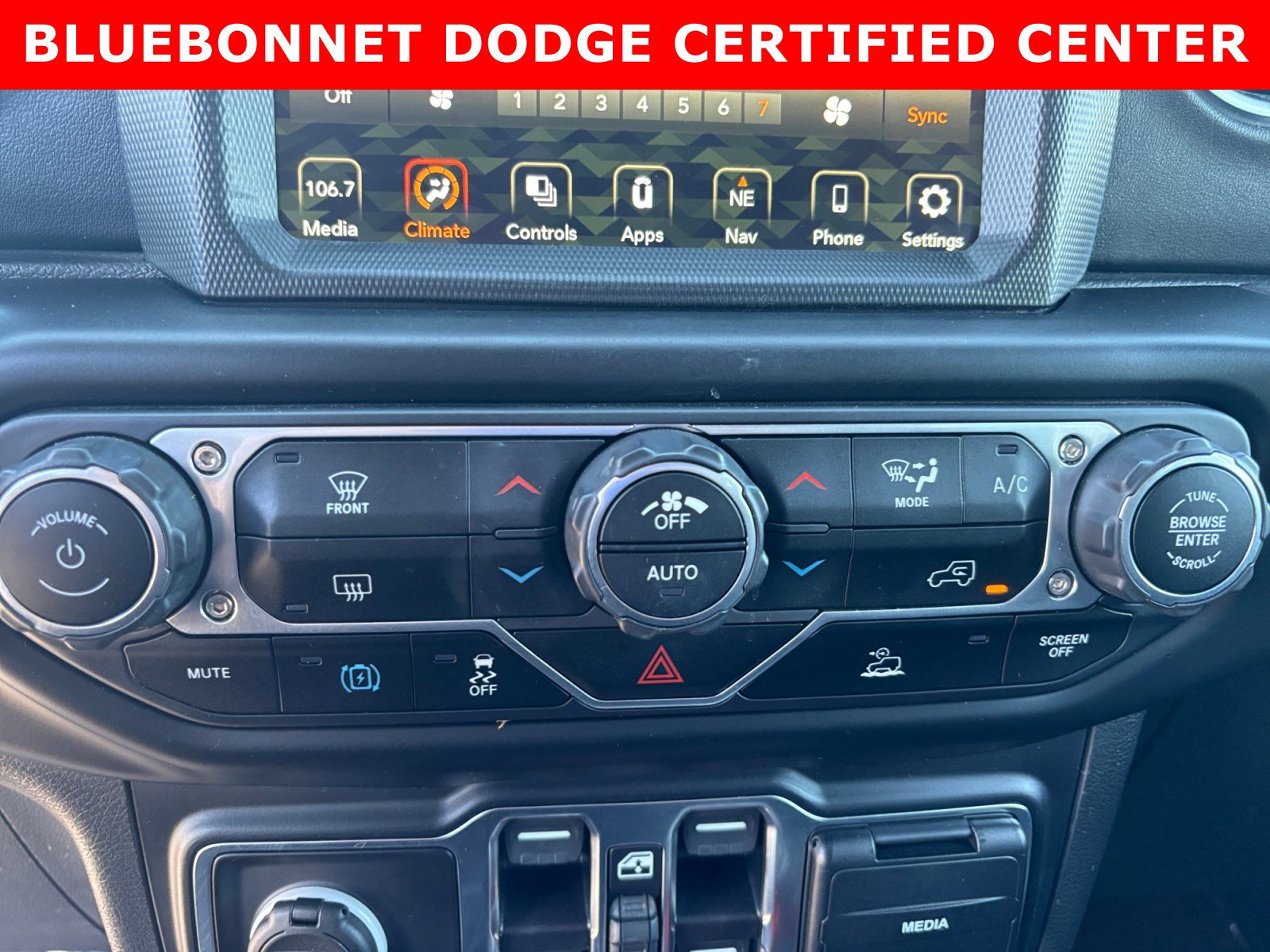 Used 2022 Jeep Wrangler Unlimited Sahara AWD/4WD image 20