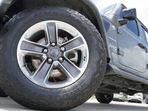 Used 2019 Jeep Wrangler Unlimited Sahara AWD/4WD image 11