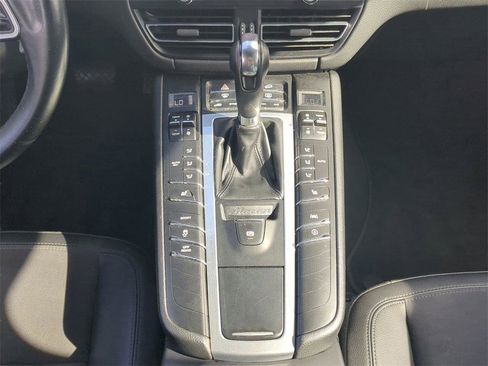 Used 2021 Porsche Macan image 18