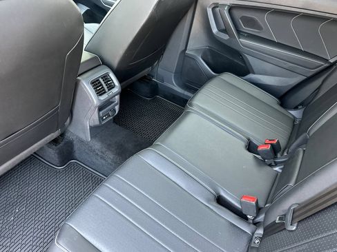 Used 2022 Volkswagen Tiguan SE AWD/4WD image 12
