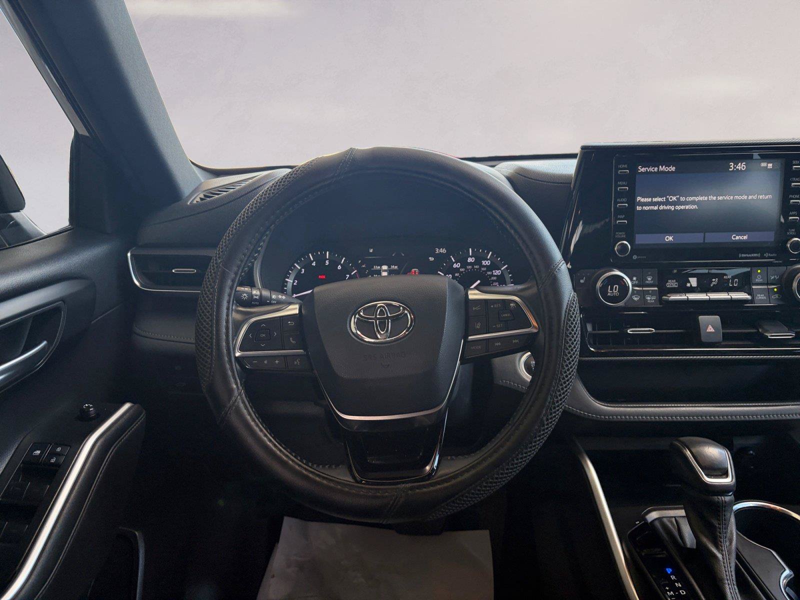 Used 2021 Toyota Highlander XSE FWD image 12