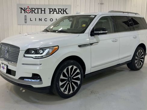Used 2022 Lincoln Navigator Reserve image 5