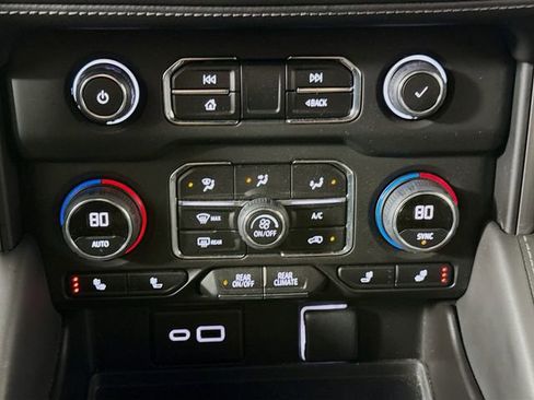 Used 2023 Chevrolet Tahoe Z71 w/ Luxury Package image 16