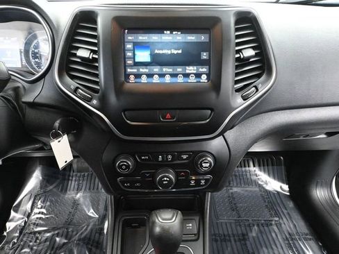 Used 2019 Jeep Cherokee Latitude w/ Popular Appearance Group image 32