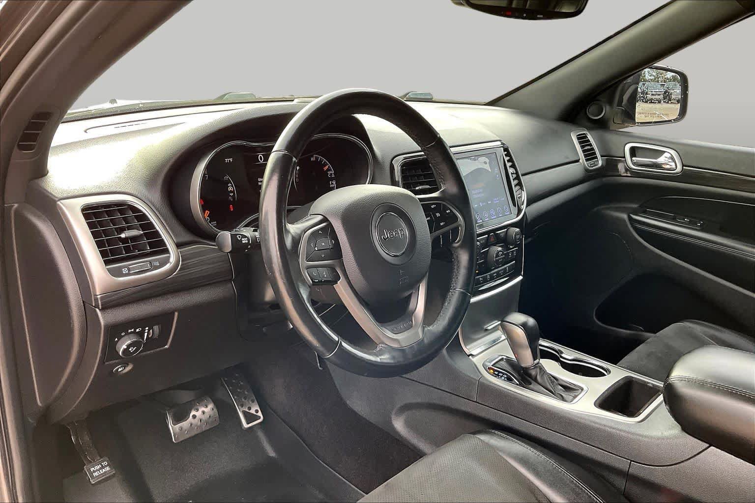Used 2019 Jeep Grand Cherokee Altitude AWD/4WD image 17