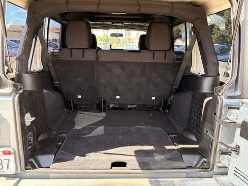Used 2015 Jeep Wrangler Unlimited Sport w/ Connectivity Group AWD/4WD image 8