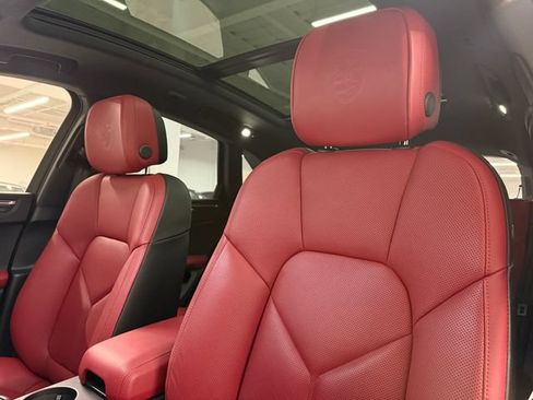 Certified 2026 Porsche Macan AWD/4WD image 26