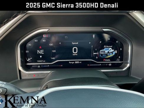 Used 2025 GMC Sierra 3500 Denali w/ Denali Reserve Package image 17