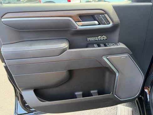 Used 2025 Chevrolet Silverado 1500 High Country w/ High Country Premium Package AWD/4WD image 17