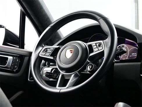 Used 2023 Porsche Cayenne GTS w/ Assistance Package image 21