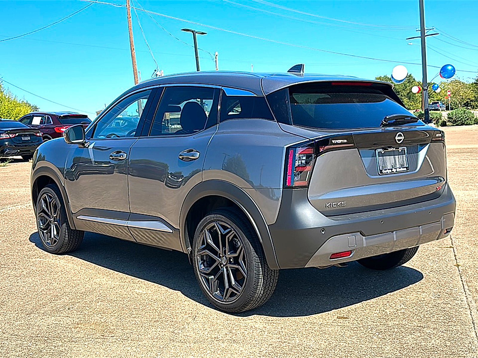 Used 2025 Nissan Kicks SR FWD image 6