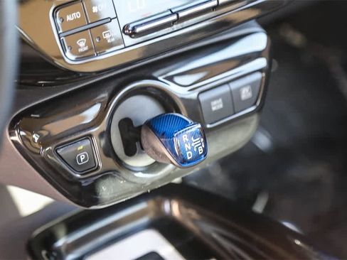 Used 2016 Toyota Prius Three image 17