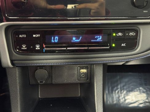 Used 2018 Toyota Corolla SE image 24