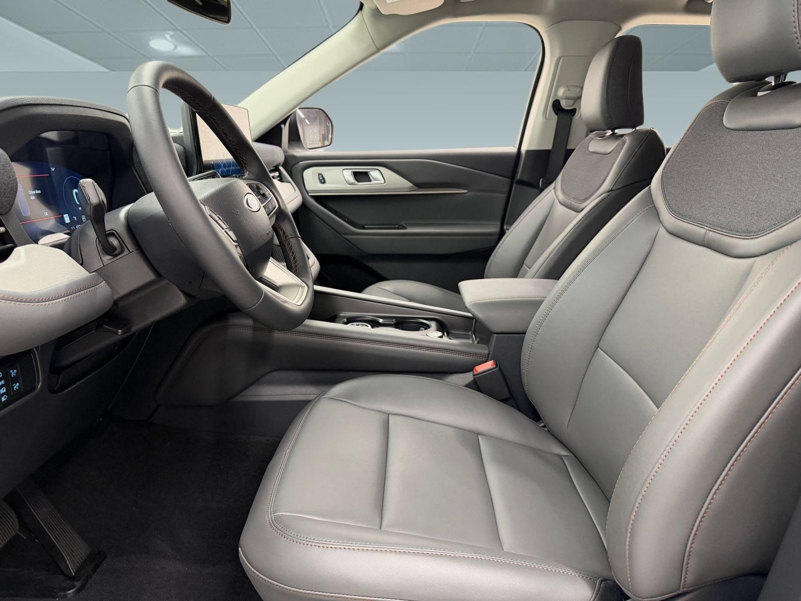 New 2026 Ford Explorer Active w/ Active Comfort Package AWD/4WD image 4