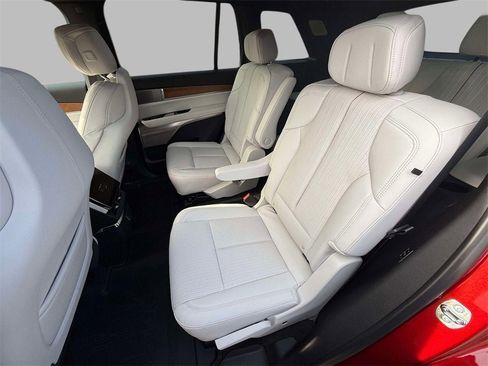 New 2026 Cadillac Vistiq Luxury image 13