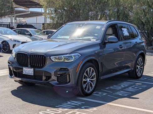 Used 2022 BMW X5 xDrive40i w/ M Sport Package image 2