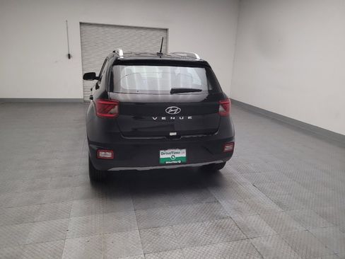 Used 2024 Hyundai Venue SEL FWD image 6