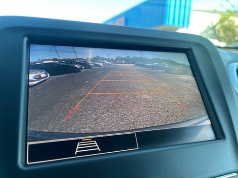 Used 2023 Chevrolet Equinox LT w/ Driver Convenience Package image 2