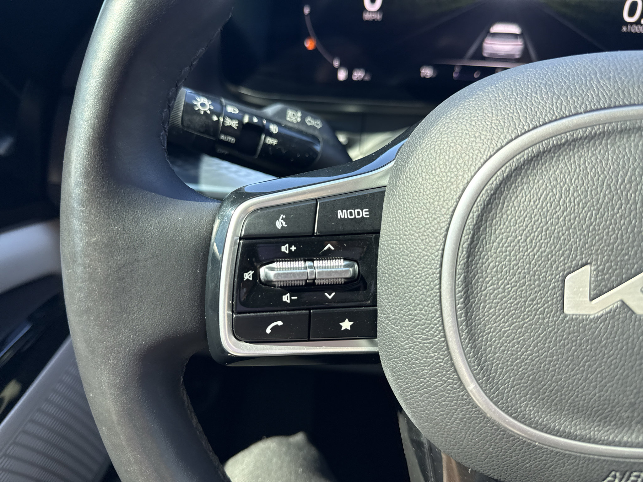 Used 2022 Kia Carnival SX Prestige FWD image 16