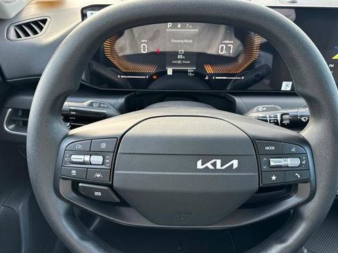 New 2025 Kia K4 LXS image 24